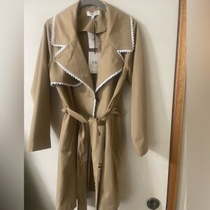 Ellen Reyes Beige w/ White Lace Trim Detail Small/Petite Belted Trench Coat NWT